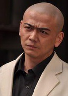 杨 烁