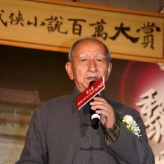 变身超人午夜怪谈主持人