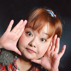 矮仔多情免费拥抱女孩