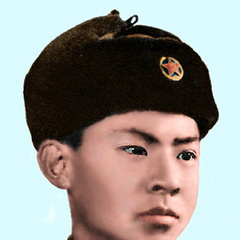 霓虹灯下的哨兵新战士童阿男