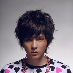 娜娜的玫瑰战争婚纱店店员