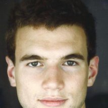 大海啸之鲨口逃生瑞恩