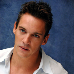 八月迷情路易斯·康奈利