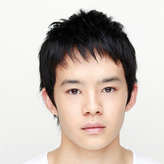 仰望半月的夜空裕一