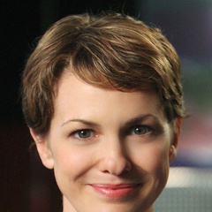 对面的恶女看过来比安卡