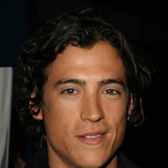 对面的恶女看过来乔伊·唐纳