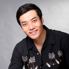 忠诚与背叛眼镜军官