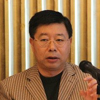 俏皮女学生男孩子