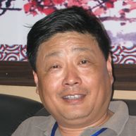 肩上蝶义工大叔