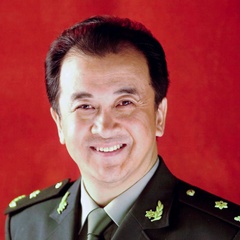 美丽的大脚墨镜老板