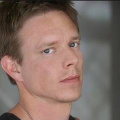 红色机尾PoolPlayer