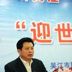 《落叶归根》中心主任