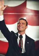 谍网迷魂演员表雷蒙德·萧剧照图片