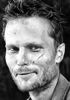 猎鹿人演员表尼克剧照图片