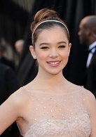 三日刺杀演员表Zoey Renner剧照图片