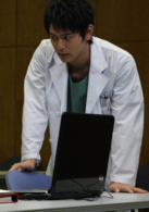 感染列岛演员表松冈刚剧照图片