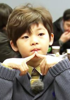 爸爸的假期演员表成俊（乡村警察儿子）剧照图片