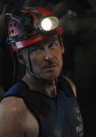 夺命深渊演员表弗兰克剧照图片