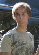 夺命深渊演员表乔什剧照图片