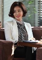 丑小鸭演员表母亲剧照图片