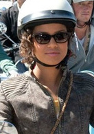 拉瑞·克劳演员表贝拉剧照图片