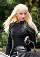 三日刺杀演员表Vivi Delay剧照图片