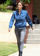 邻居大战演员表Kelly Radner剧照图片