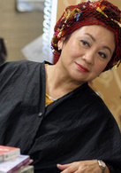 月满轩尼诗，月满轩尼斯演员表阿来母亲剧照图片