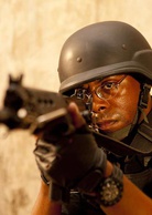 精英部队：大敌当前演员表安德鲁剧照图片