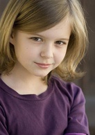 家园防线演员表Maddy Broker剧照图片