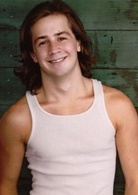 致胜王牌演员表塞勒斯·金尼克剧照图片