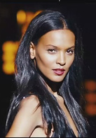 沙漠之花演员表华莉丝·迪里剧照图片