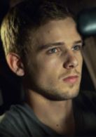 街尾之宅演员表瑞恩剧照图片