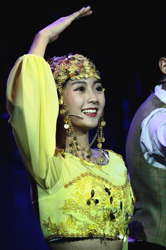 《一年级》邢菲上戏正式毕业 勤奋小花收获掌声