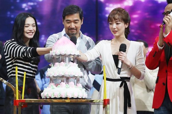 叶一云登《天天向上》 变身小棉袄暖化张国立