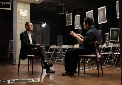 冯唐回应“飞鸟集”下架 与罗永浩拼颜值比才华