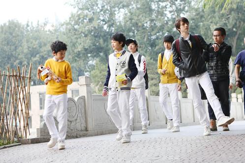 H2K遭神秘人“攻击” 00后们上演师生大告白 