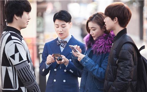 袁姗姗率队韩国街头卖艺 刘芸施舍姐妹火药浓