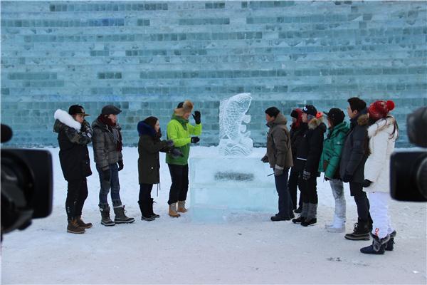 明星频频被“吓”跪 《冰雪星动力》猴年很会玩
