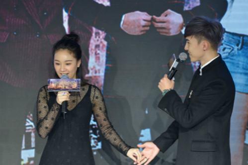 《寻找爱的冒险》发布会 程砚秋惊艳亮相遭抢婚