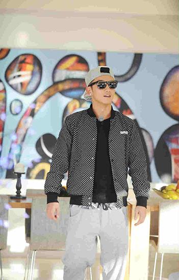 《跑男3》MVP总决赛 郑恺扮袋鼠机智闯关