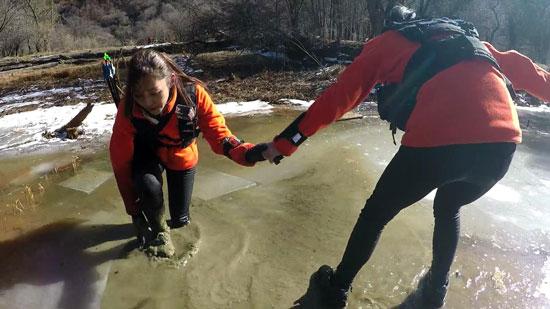 《怒放霸王花》今晚开播 女选手湿身宿透明帐篷