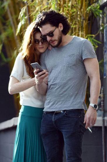 “龙母”赞新季《权力的游戏》 雪诺女野人复合