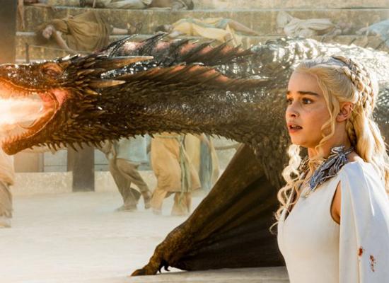“龙母”赞新季《权力的游戏》 雪诺女野人复合
