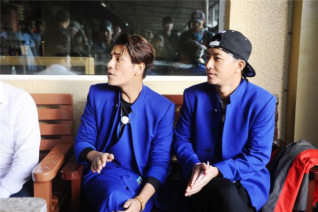 《二十四小时》惊险水上滑梯 吴磊、尹正腿软了