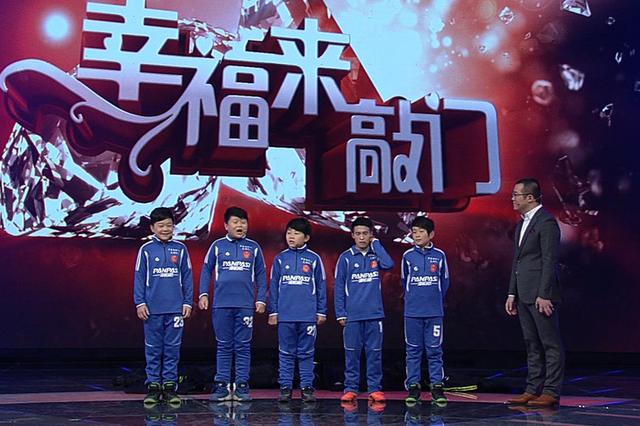 袖珍人足球队圆梦 甘当陪练助力中国青少年足球