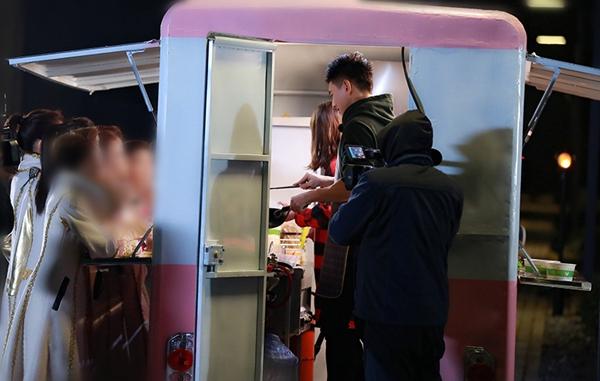 吴奇隆《蜜蜂》展暖男本色  为少女贴心下厨