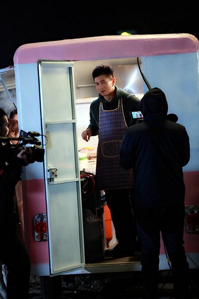 吴奇隆《蜜蜂》展暖男本色  为少女贴心下厨