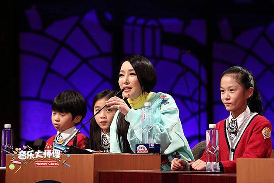 “双琴兄妹”扮“熊猫盼盼”共演《同一首歌》