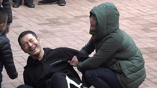 《旋风》黄晓明被砸要害 网友：半打孩子悬了！